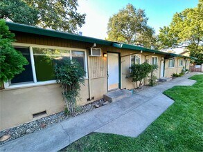 Building Photo - 2423 Mariposa Ave
