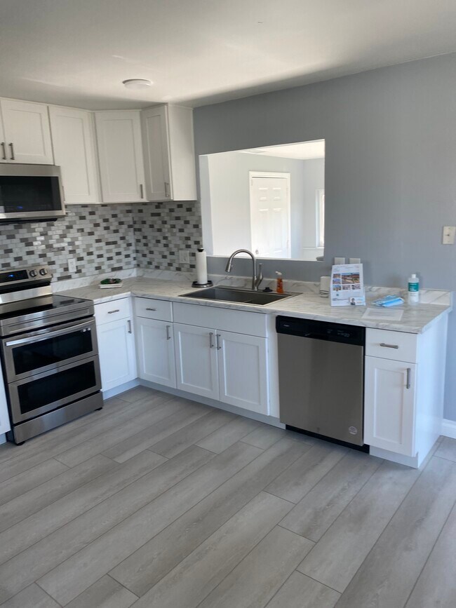 Building Photo - 54055 Avenida Velasco