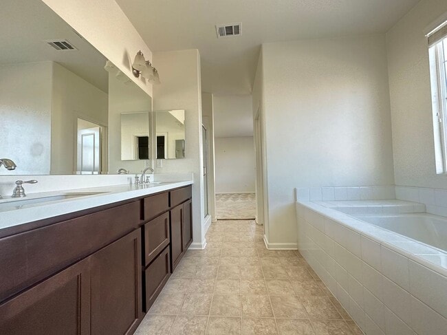 Building Photo - 4 Bedroom home for leasing in Chino
