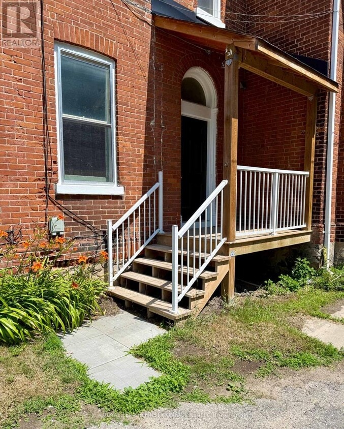 Primary Photo - 42-42 Toronto St