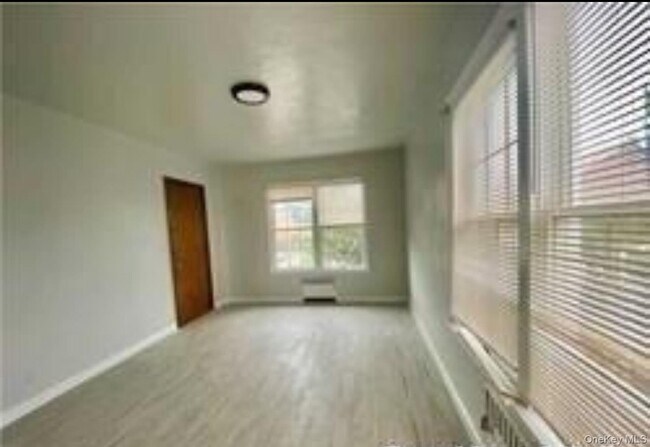 Foto del edificio - 801 E Broadway