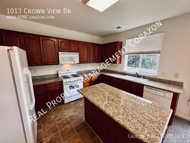 Building Photo - 1013 Crown View Dr