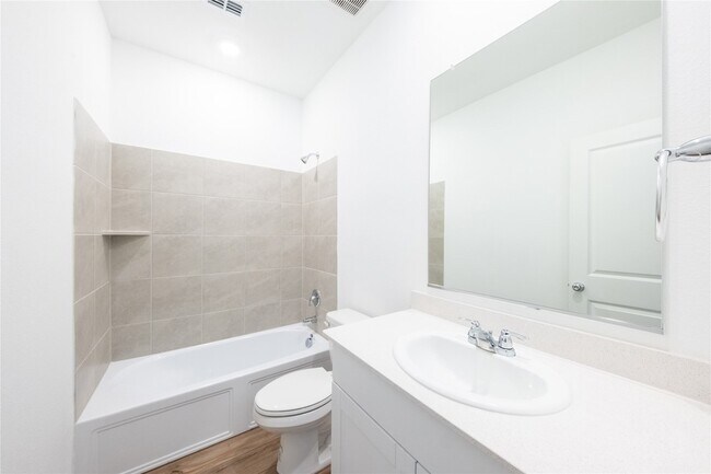 Building Photo - 138 Jenkinson Dr