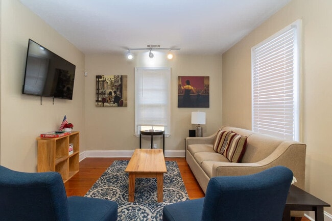 Building Photo - 438 1st Ave