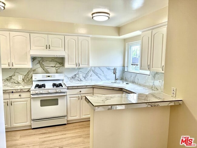 Building Photo - 1033 Euclid St