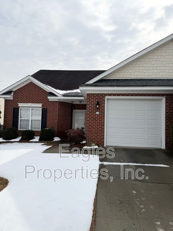 Building Photo - 102 Oxford Dr