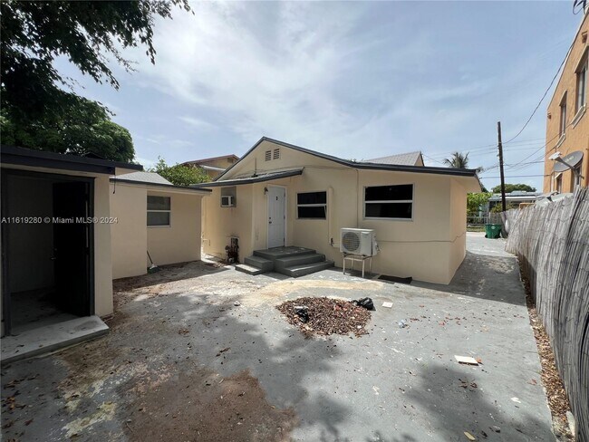 Foto del edificio - 1872 NW 1st St