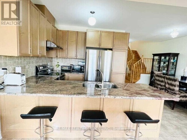 Building Photo - 19 Sussexvale Dr