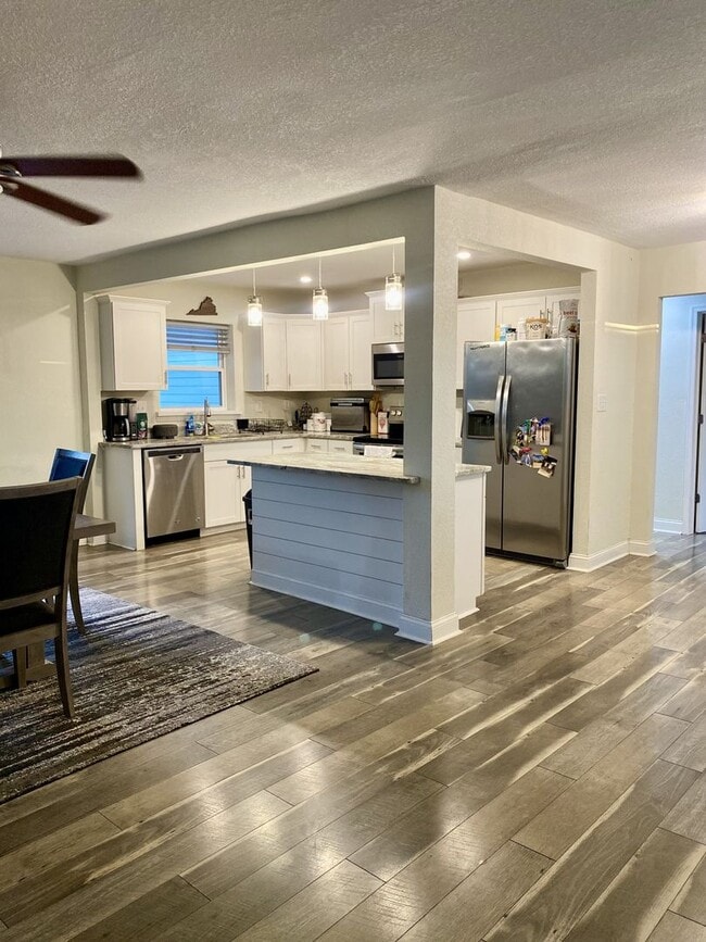 Building Photo - Azalea Acres