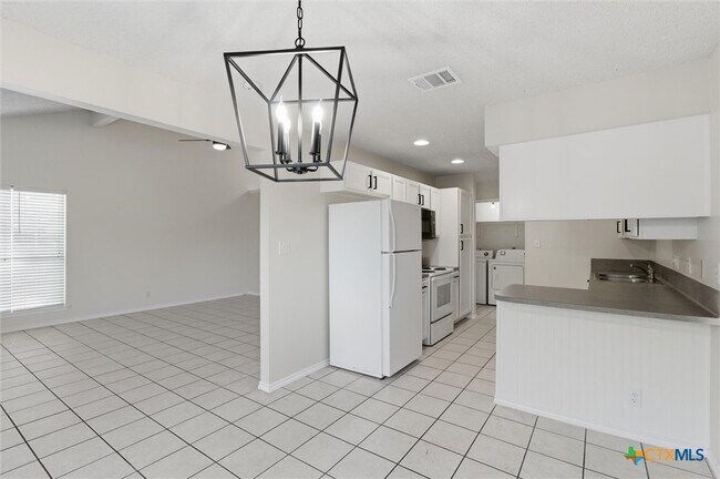 Building Photo - 115 Crest Dr