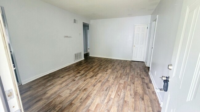 Building Photo - 1424 Drewry St
