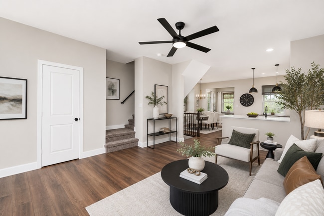Building Photo - 3 Bedroom Townhome with Garage!