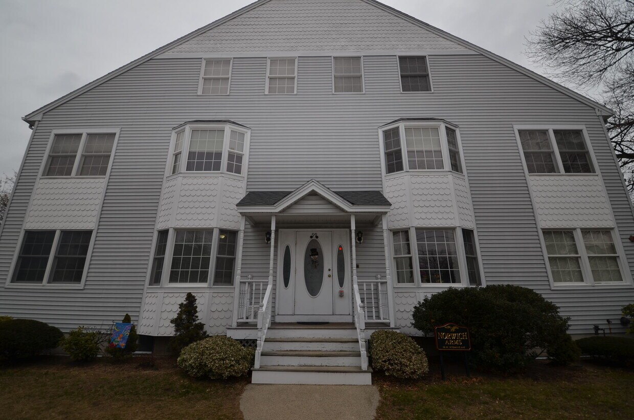 99 W Wyoming Ave, Melrose, MA 02176 Townhome Rentals in Melrose MA