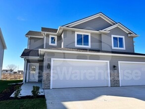 Building Photo - 7000 Lake Hill Dr