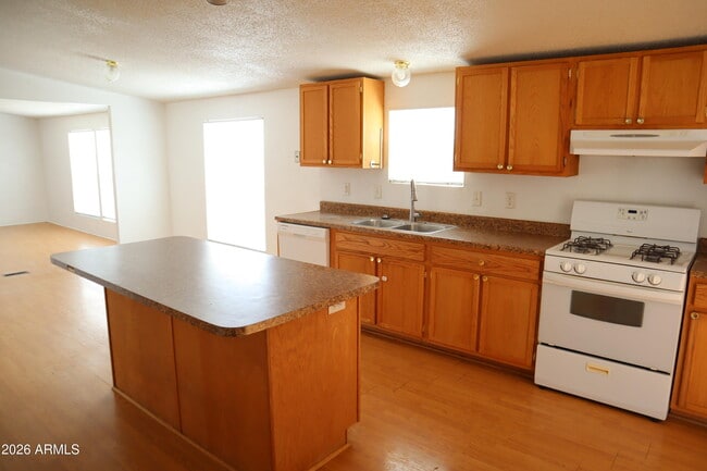Building Photo - 5181 E Shirley Dr