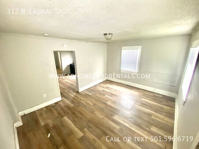 Building Photo - 312 N. Laurel St | $550 | 2 beds, 1 full bath