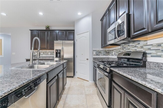 Foto del edificio - 7607 Peaceful Trellis Dr