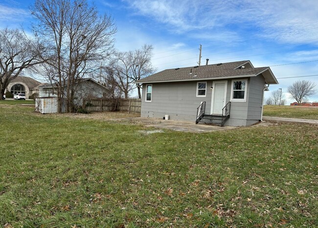 Building Photo - Adorable Home in Lee's Summit