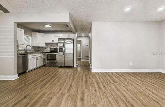 Foto del edificio - 10215 N 23rd St