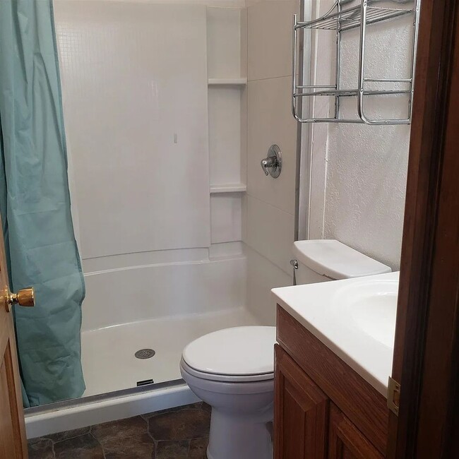 Foto del edificio - 2215 Falls Ave