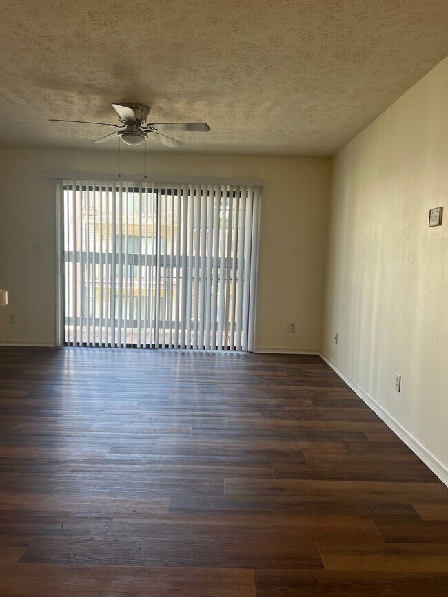 Foto del edificio - 14 Wells Ct