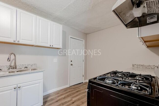 Foto del edificio - NOW OFFERING HALF OFF FIRST FULL MONTH IF ...