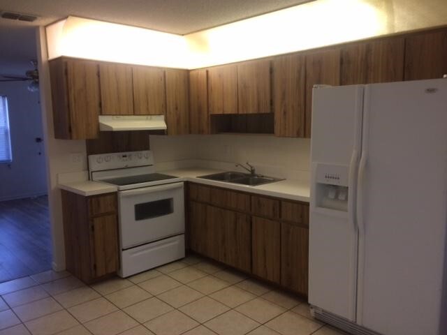 Kitchen - 1942 Redbank Rd