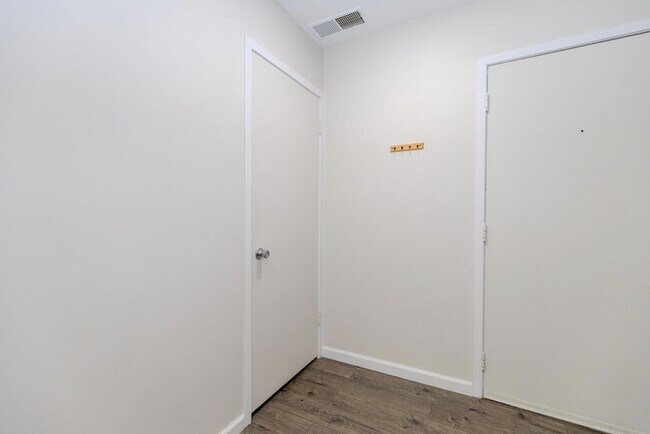 Foto del edificio - 725 Peninsula Ct