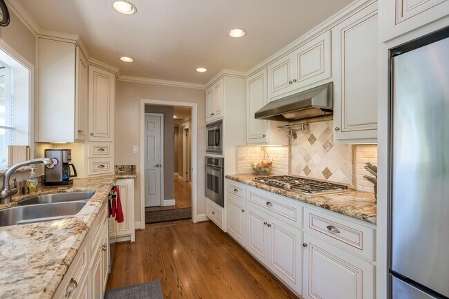 Building Photo - Entertainer's Dream in Willow Glen! 4 Bedroom 3 Bath Fully Upgraded Home with Stunning Backyard