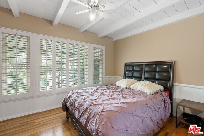 Foto del edificio - 16537 W Sunset Blvd