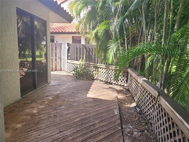 Building Photo - 5845 Fox Hollow Dr