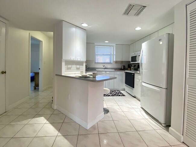 Foto del edificio - 17801 N Bay Rd