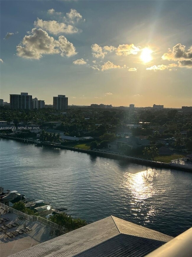 Foto del edificio - 1965 S Ocean Dr