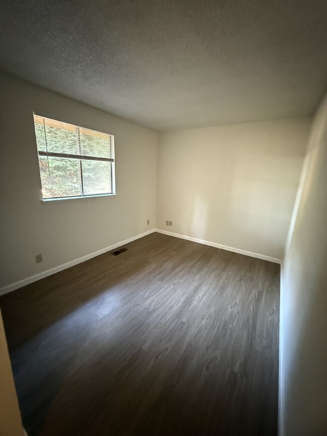 Foto del edificio - "Charming 3-Bedroom Home with Cozy Firepla...