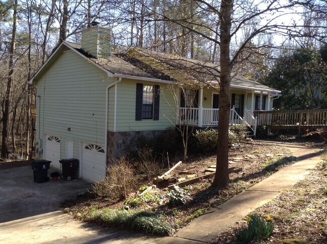 Building Photo - 664 River Bend Dr