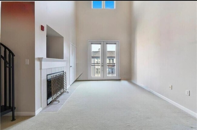 Building Photo - 1000 Providence Pl