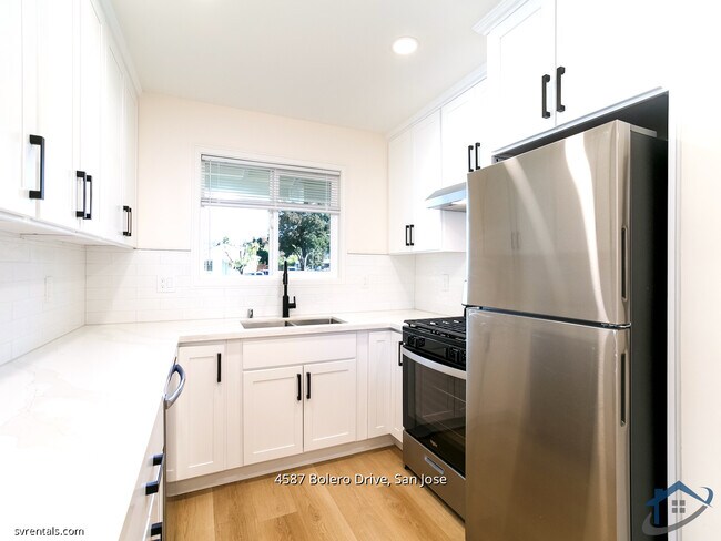 Foto del edificio - 4587 Bolero Dr