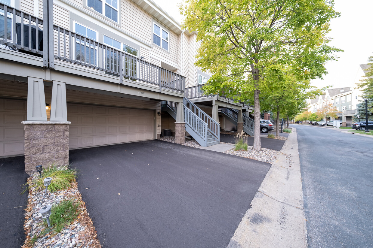 Foto principal - 8107 Oakview Dr N