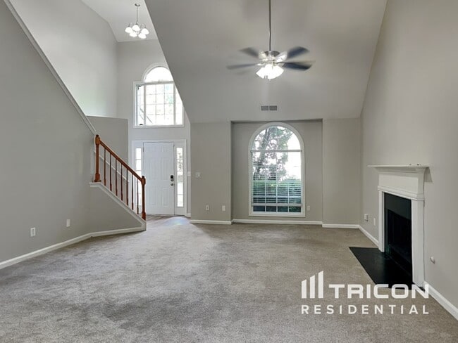 Building Photo - 4455 Grove Dr NW