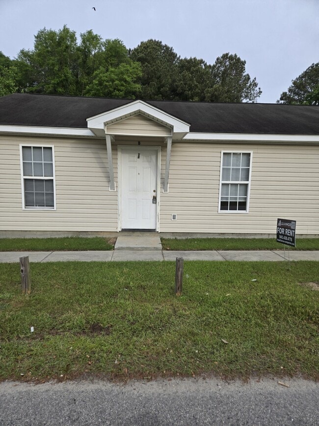 Building Photo - 812 E Royal St