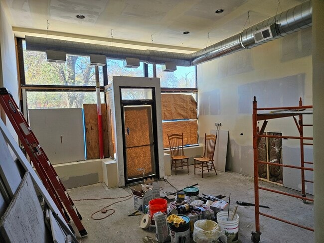 Foto del edificio - 831 S Western Ave