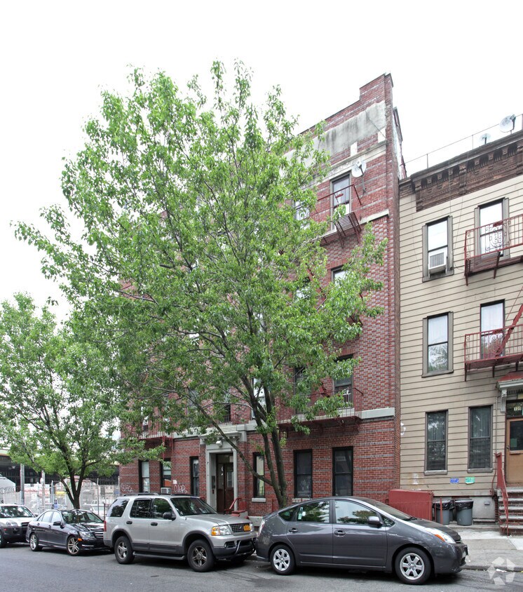 Primary Photo - 321 44th St