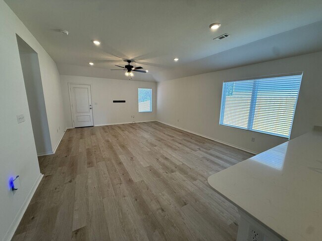 Foto del edificio - 1008 Raven Walk Dr