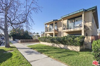 Building Photo - 5429 Troost Ave