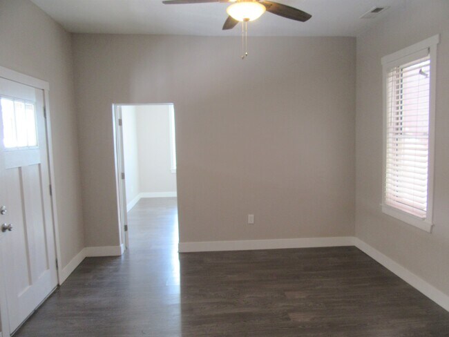 Foto del edificio - 244 Fern Ave N