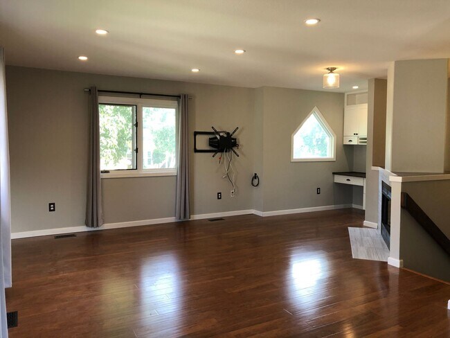 Building Photo - Beautiful 3 Bdrm house in South Anchorage ...