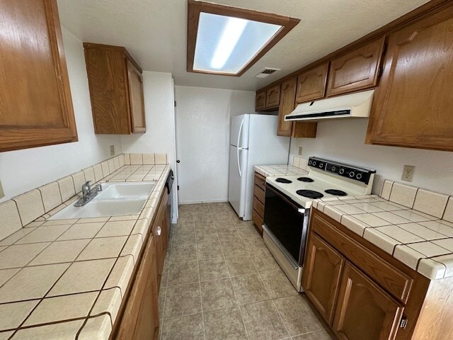 Foto del edificio - 49400 River Park Rd