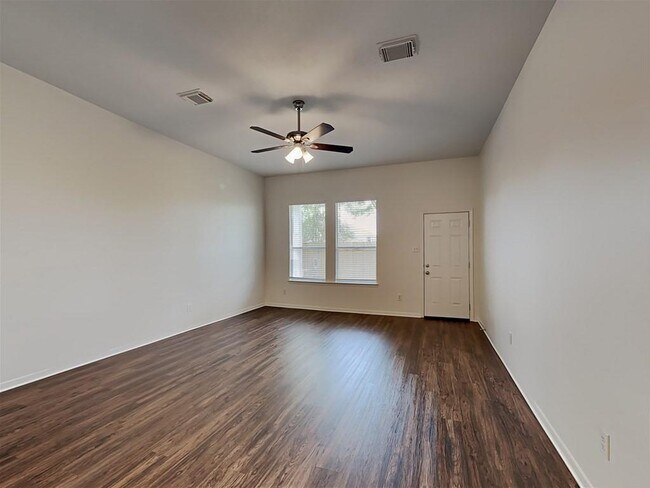 Foto del edificio - 2938 Smokey Forest Ln