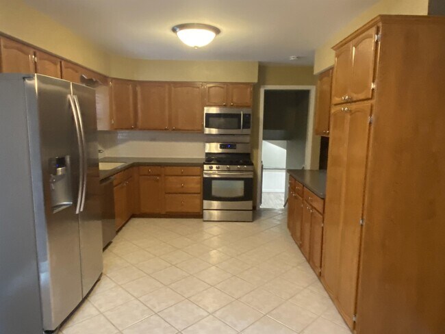 Foto del edificio - 1325 W 75th Pl