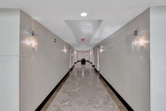 Foto del edificio - 7600 Collins Ave